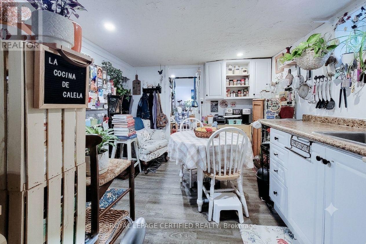 55 Garner Road, Hamilton, ON - Indoor Photo Showing Kitchen