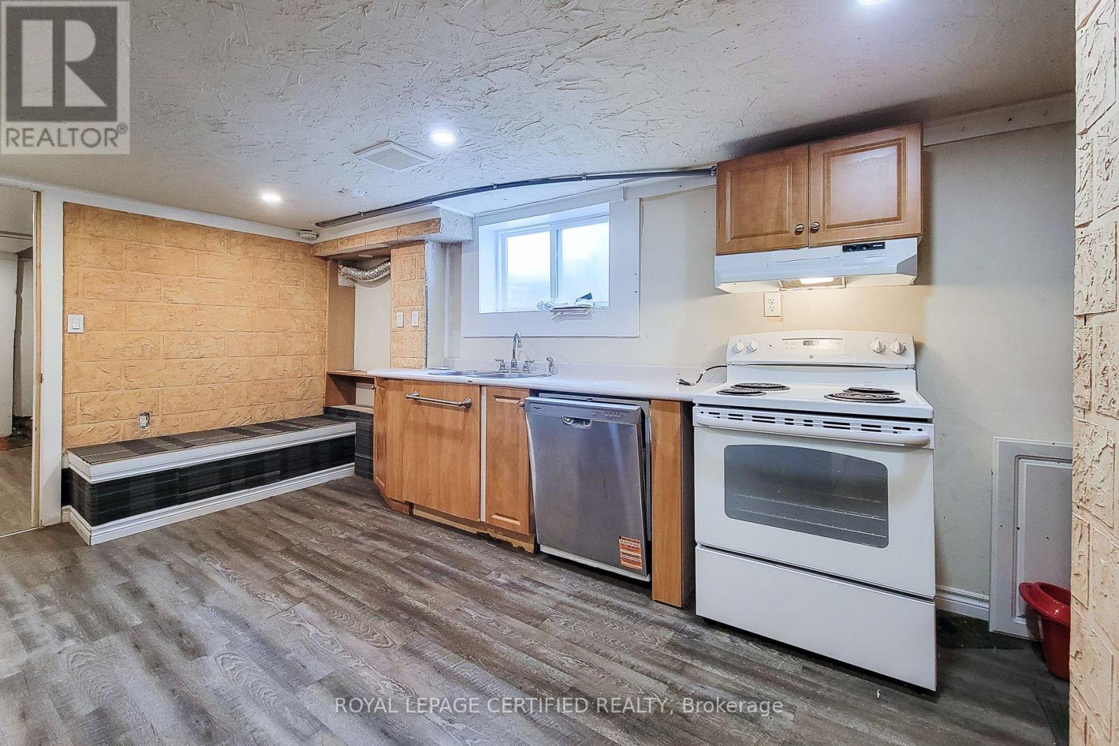 55 Garner Road, Hamilton, ON - Indoor Photo Showing Kitchen