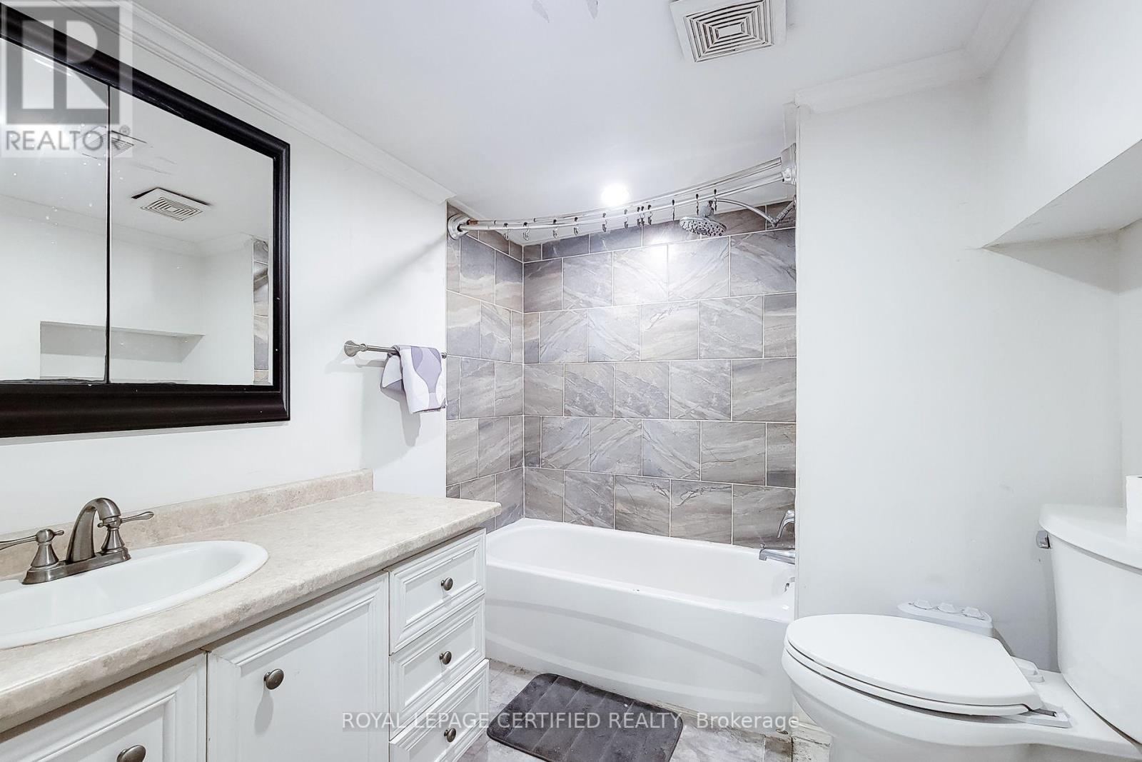 55 Garner Road, Hamilton, ON - Indoor Photo Showing Bathroom