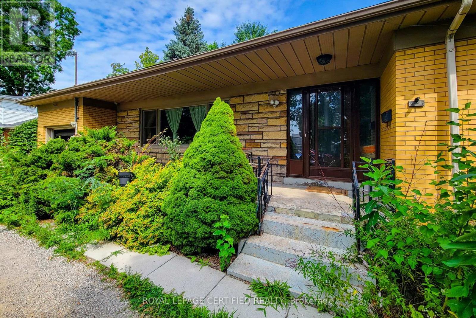 55 Garner Road, Hamilton, ON - Outdoor
