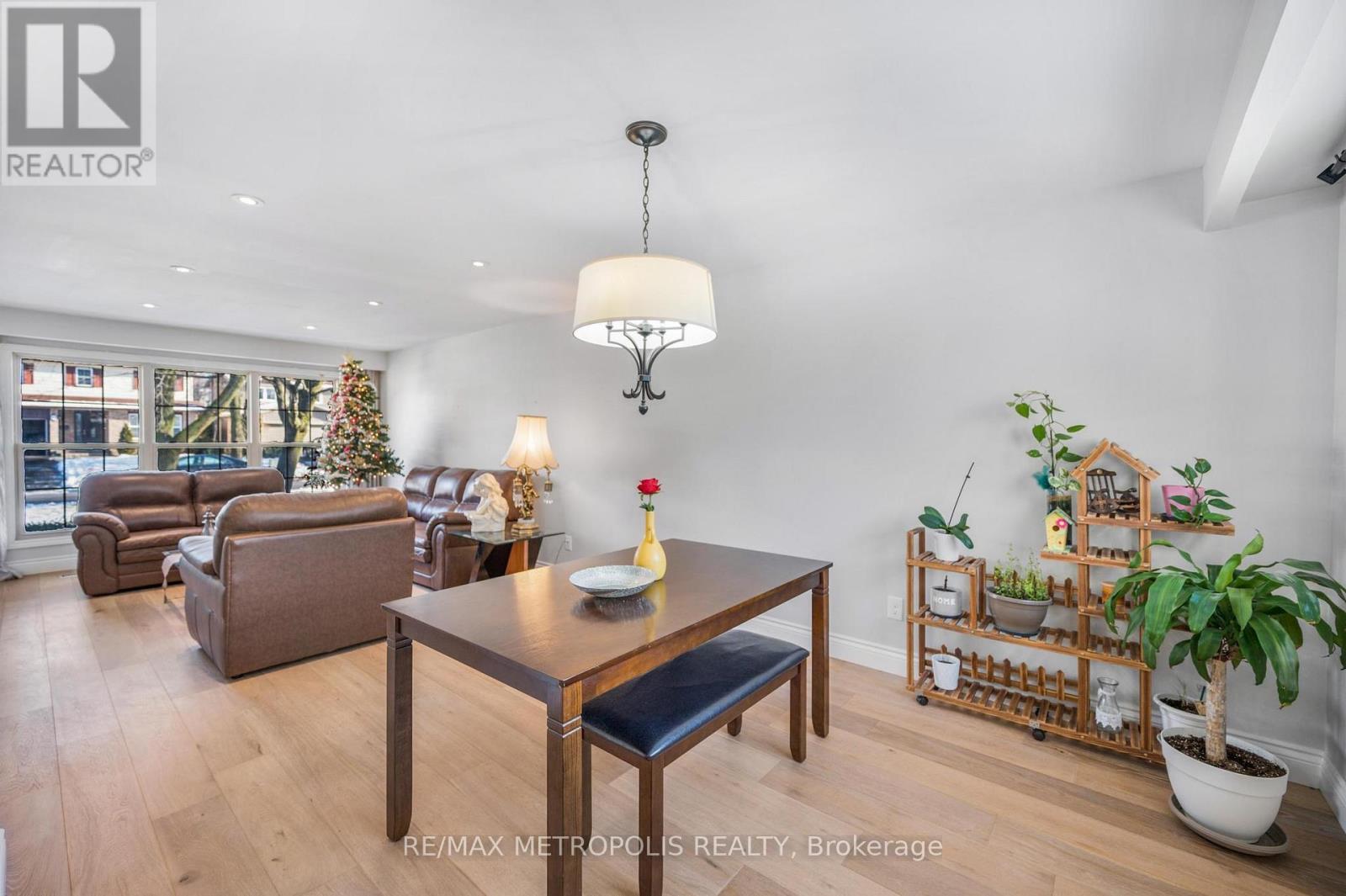 Main - 57 Calder Crescent, Whitby, ON - Indoor Photo Showing Living Room