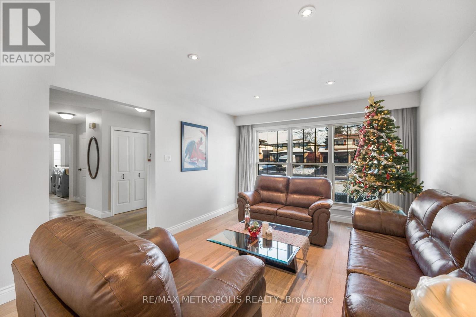 Main - 57 Calder Crescent, Whitby, ON - Indoor Photo Showing Living Room