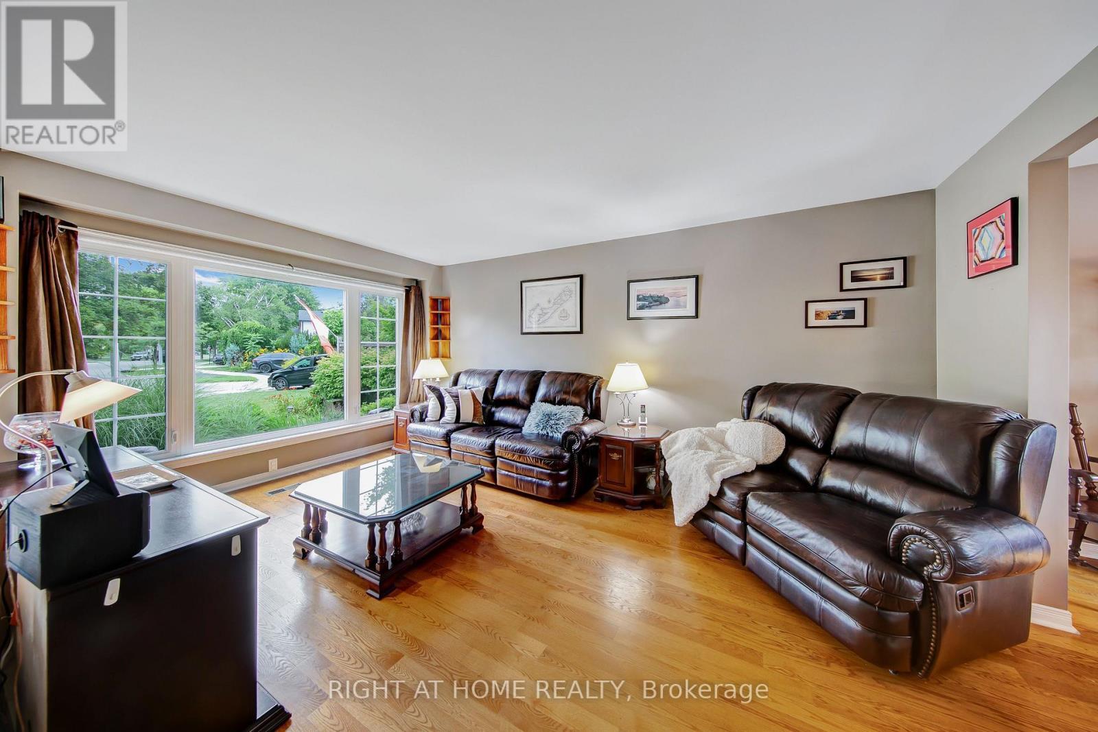 2796 Tallberg Court, Mississauga, ON - Indoor Photo Showing Living Room