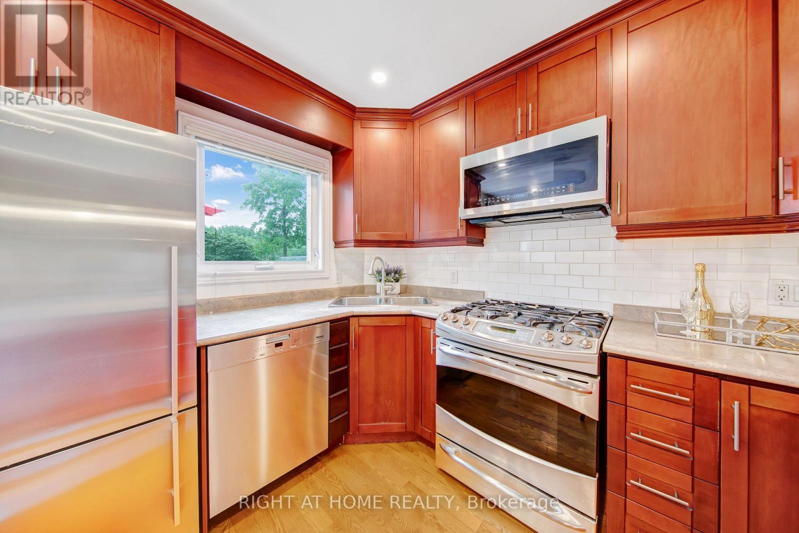2796 Tallberg Court, Mississauga, ON - Indoor Photo Showing Kitchen