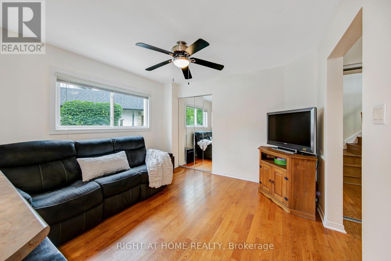 2796 Tallberg Court, Mississauga, ON - Indoor Photo Showing Living Room