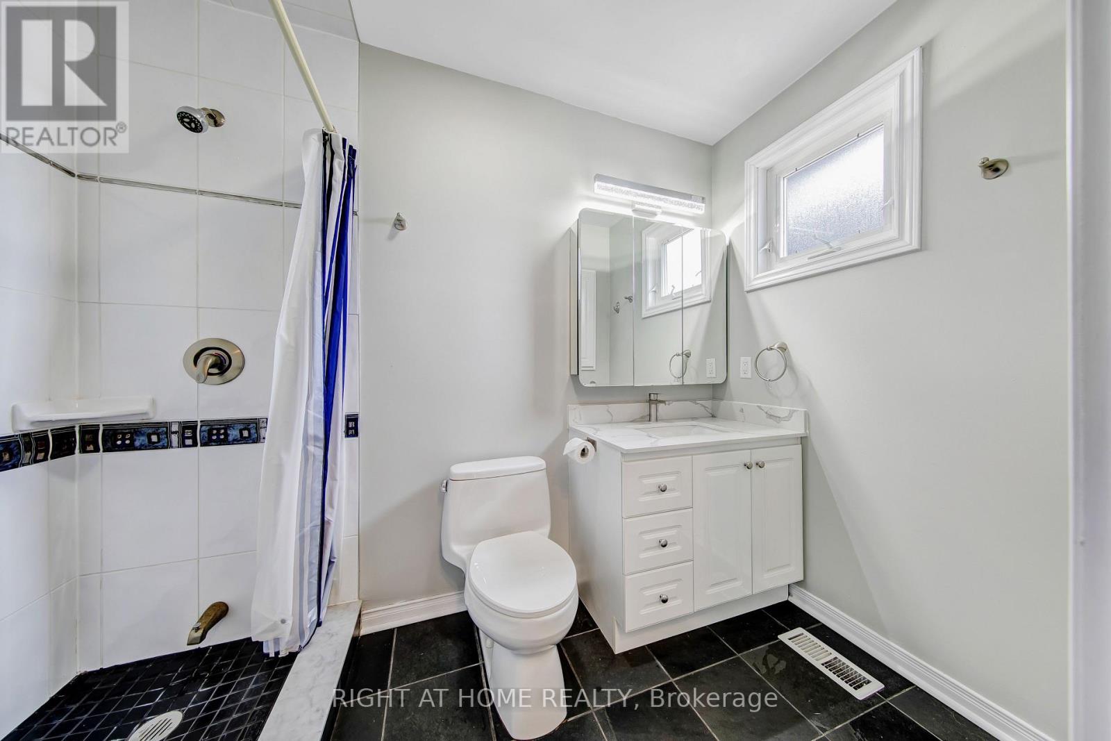 2796 Tallberg Court, Mississauga, ON - Indoor Photo Showing Bathroom