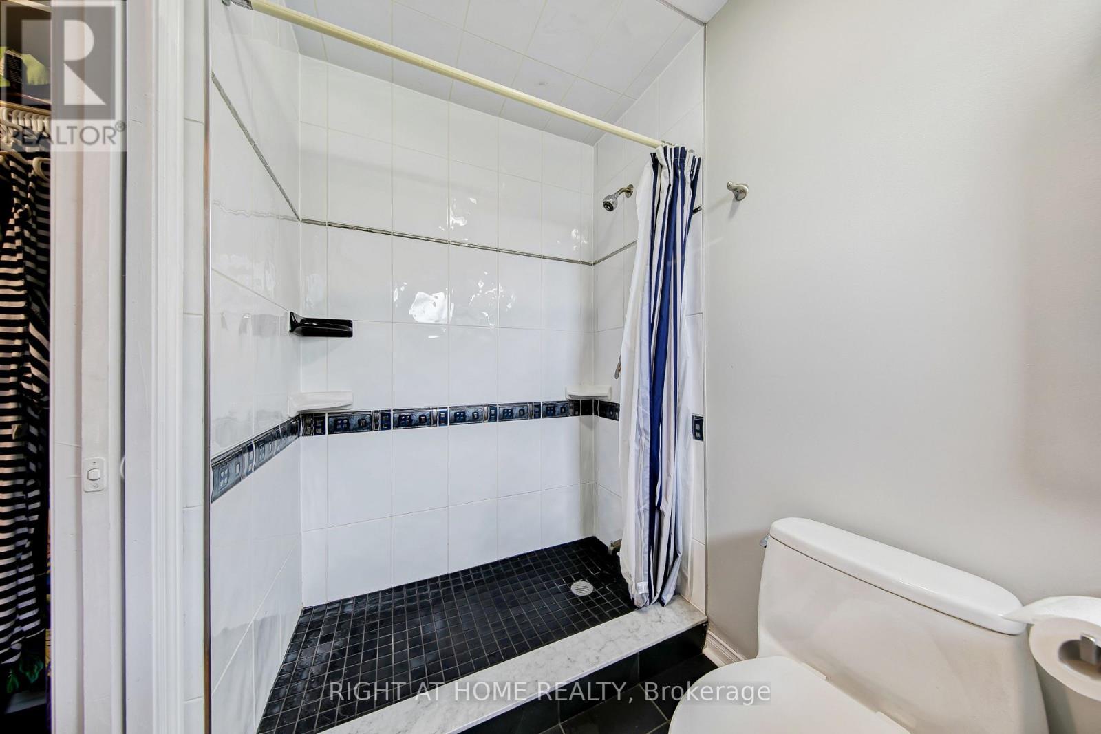 2796 Tallberg Court, Mississauga, ON - Indoor Photo Showing Bathroom
