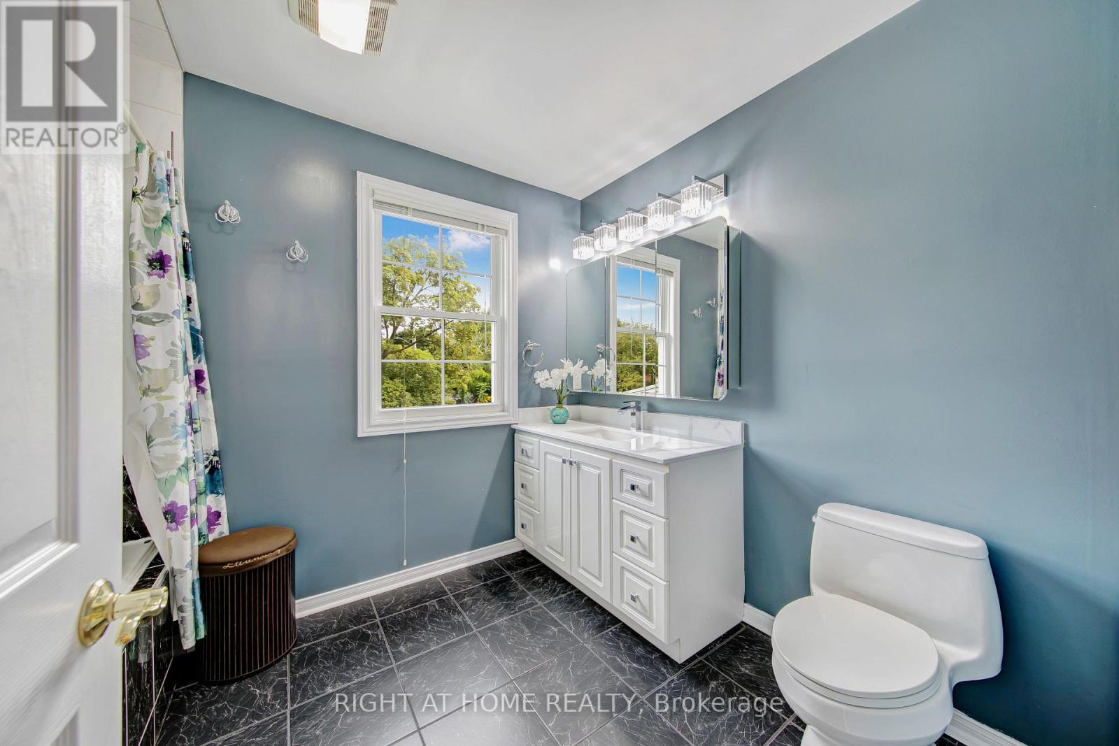 2796 Tallberg Court, Mississauga, ON - Indoor Photo Showing Bathroom