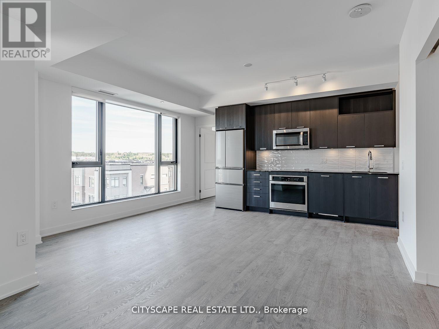 405 - 120 Eagle Rock Way, Vaughan, ON - Indoor Photo Showing Kitchen