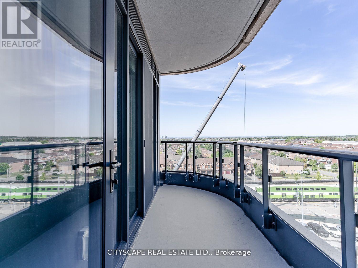 405 - 120 Eagle Rock Way, Vaughan, ON - Outdoor With View With Exterior