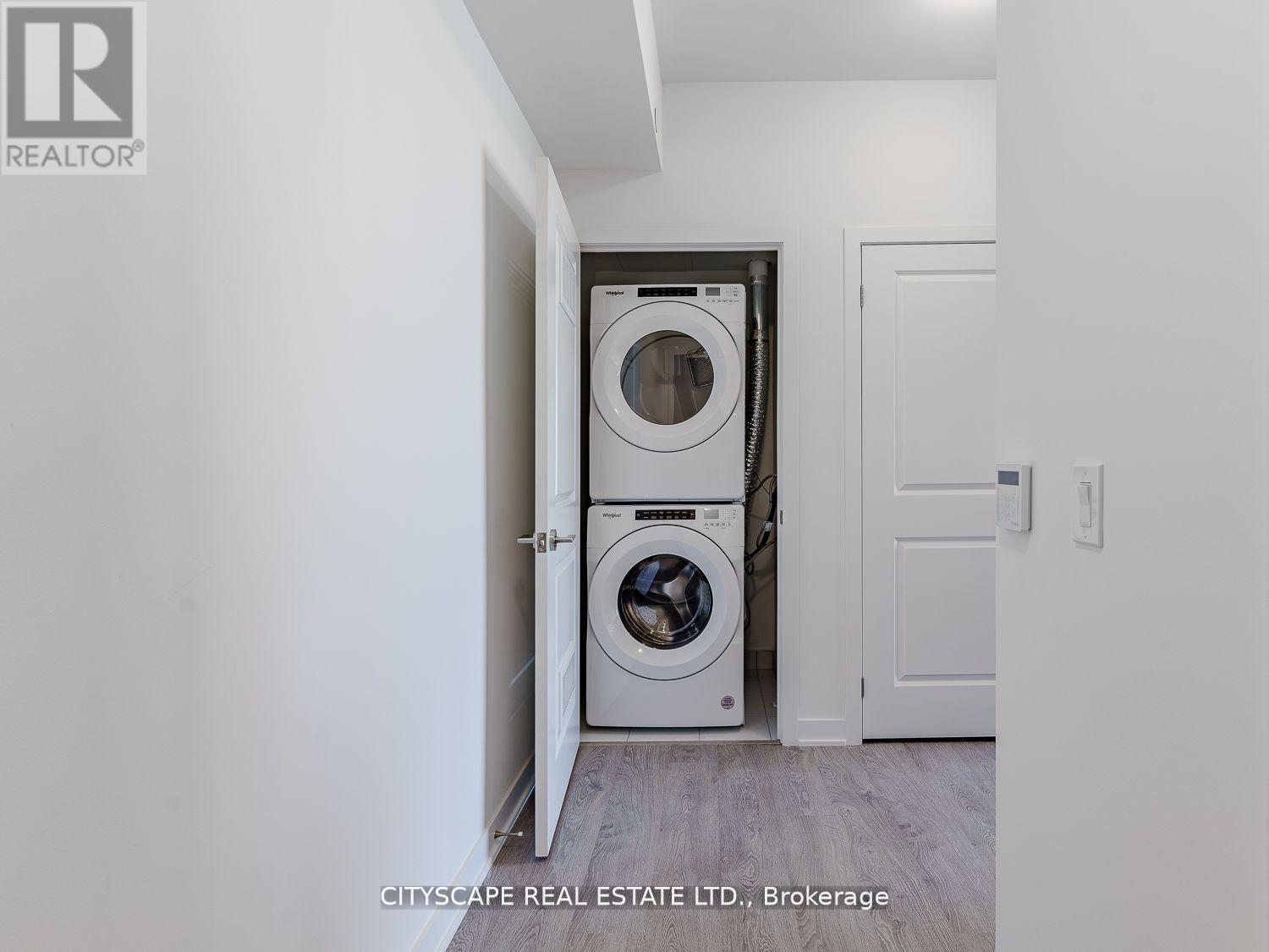 405 - 120 Eagle Rock Way, Vaughan, ON - Indoor Photo Showing Laundry Room