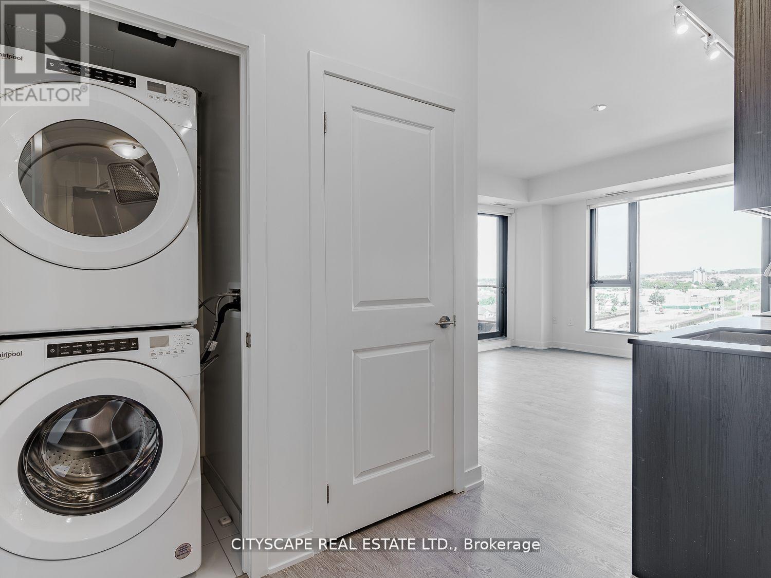 405 - 120 Eagle Rock Way, Vaughan, ON - Indoor Photo Showing Laundry Room