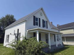272 King Edward Street Glace Bay, NS B1A 5V7