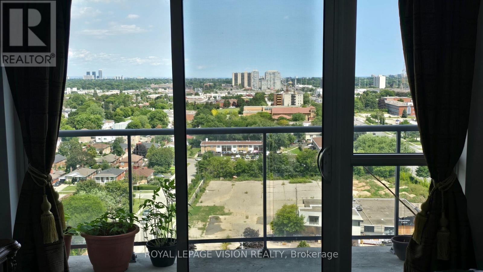 1812 - 2150 Lawrence Avenue E, Toronto, ON - Indoor Photo Showing Other Room
