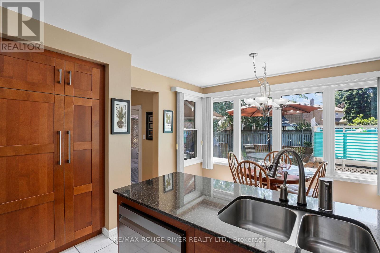 11 Canmore Boulevard, Toronto, ON - Indoor Photo Showing Kitchen With Double Sink