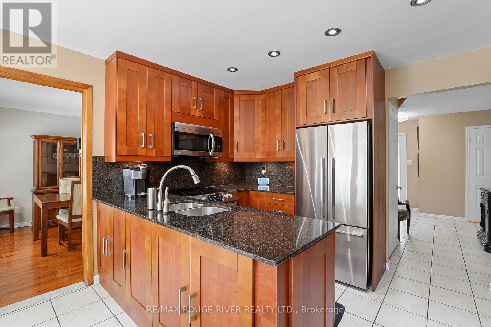 11 Canmore Boulevard, Toronto, ON - Indoor Photo Showing Kitchen With Double Sink