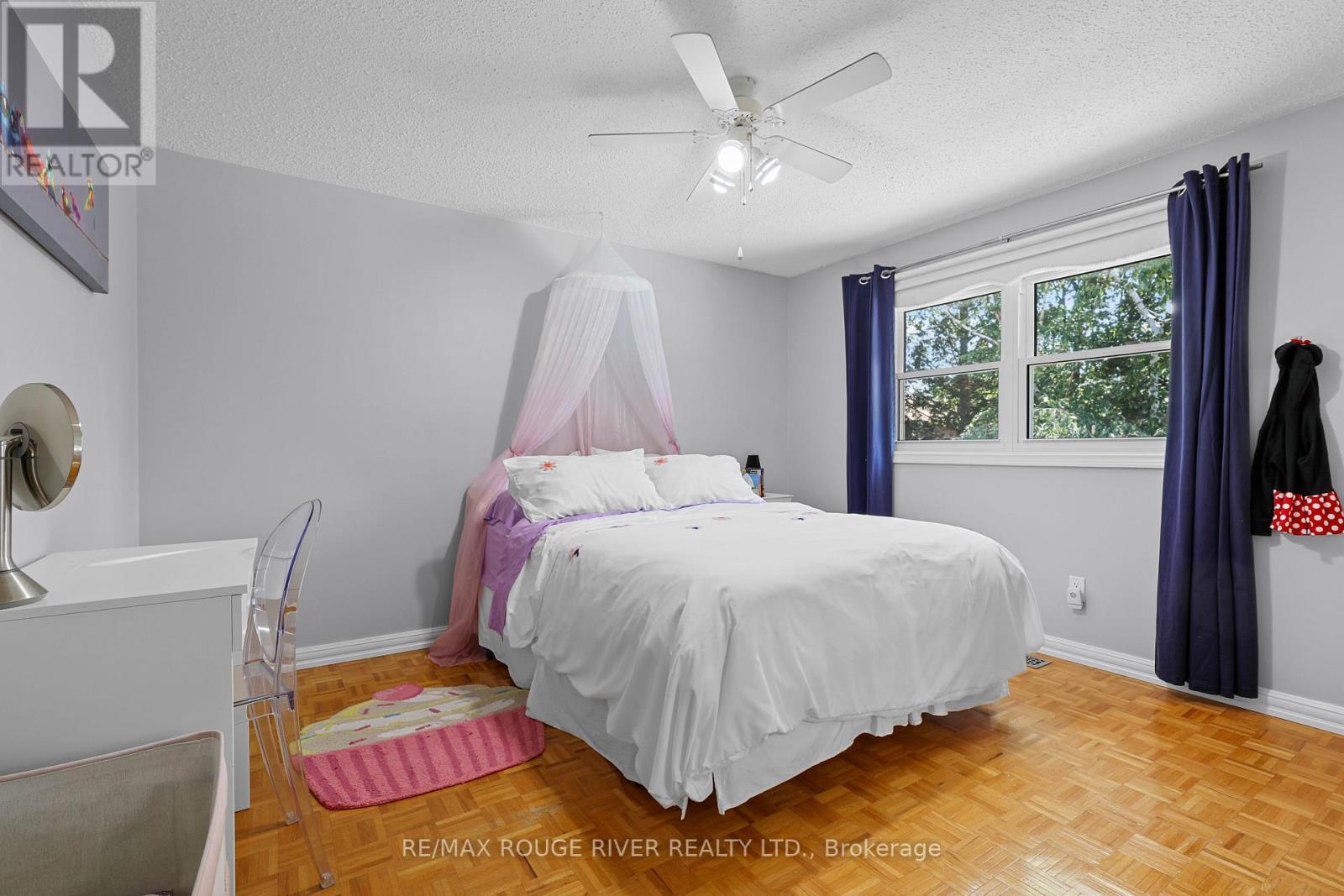 Bedroom - 11 Canmore Boulevard, Toronto, ON - Indoor Photo Showing Bedroom