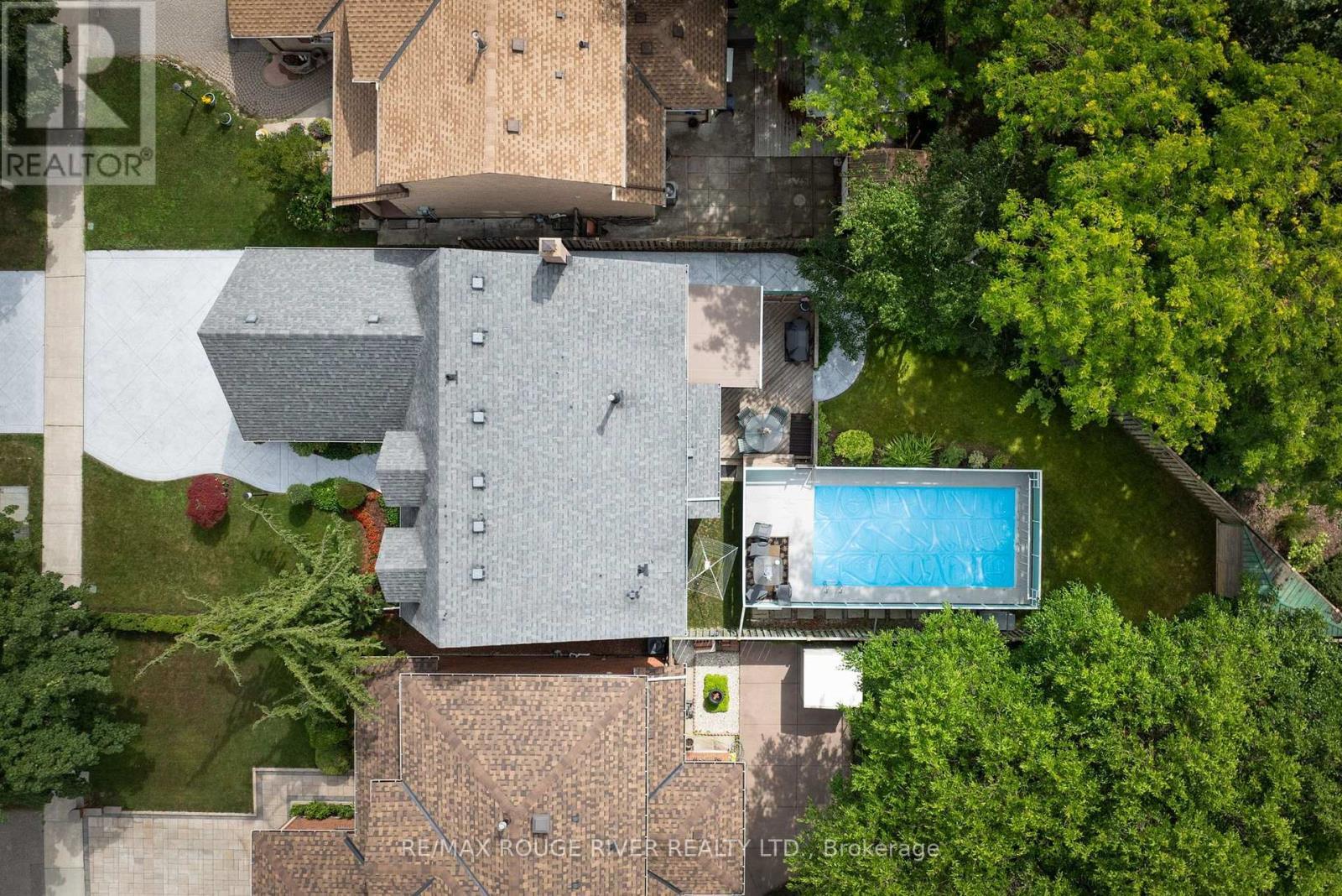11 Canmore Boulevard, Toronto, ON - Outdoor With In Ground Pool