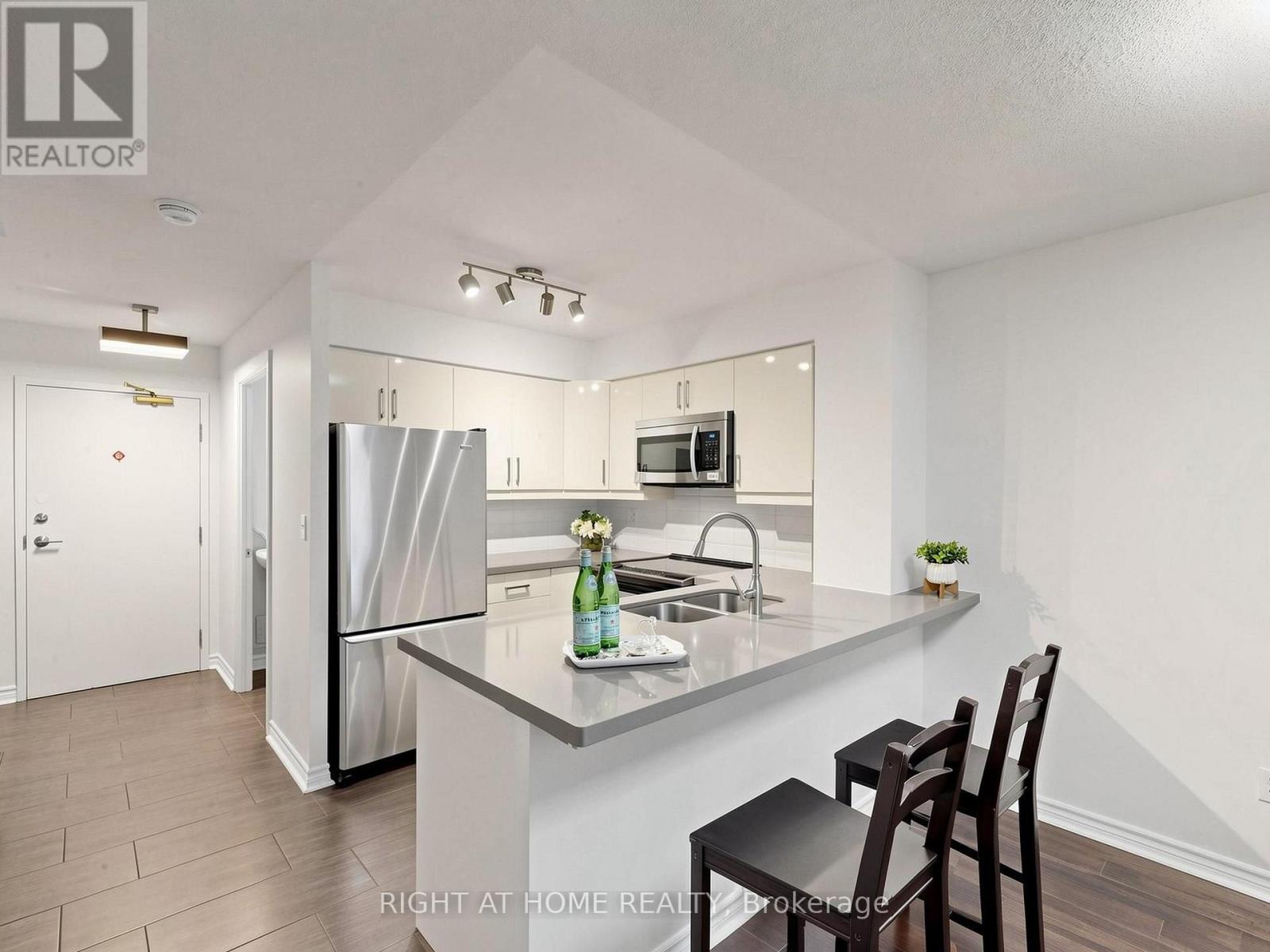 404 - 30 Hayden Street, Toronto, ON - Indoor Photo Showing Kitchen With Double Sink