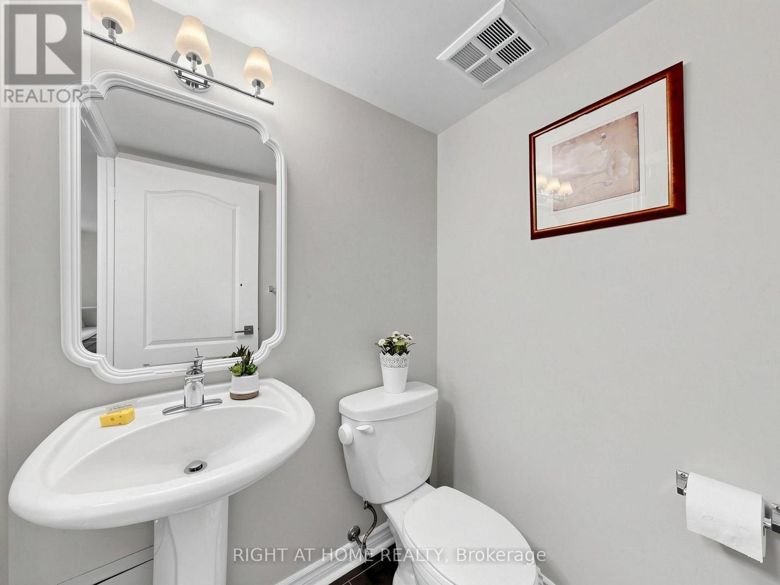 404 - 30 Hayden Street, Toronto, ON - Indoor Photo Showing Bathroom