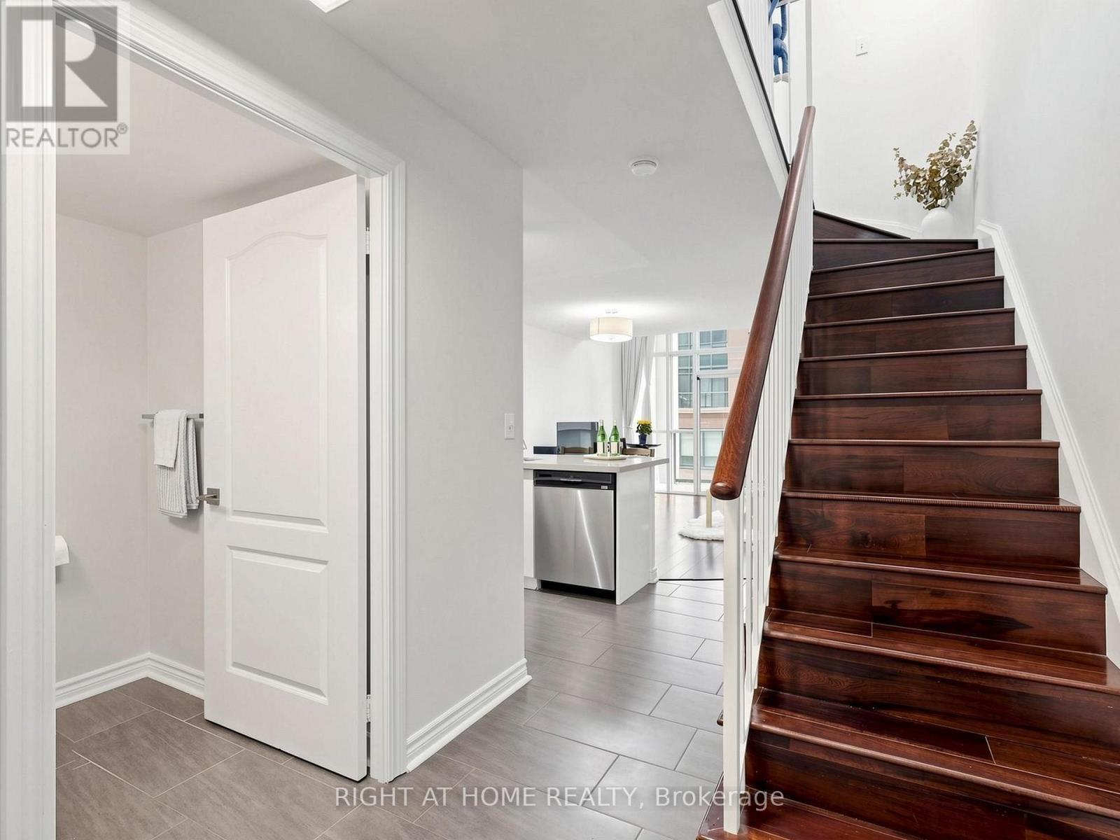 404 - 30 Hayden Street, Toronto, ON - Indoor Photo Showing Other Room