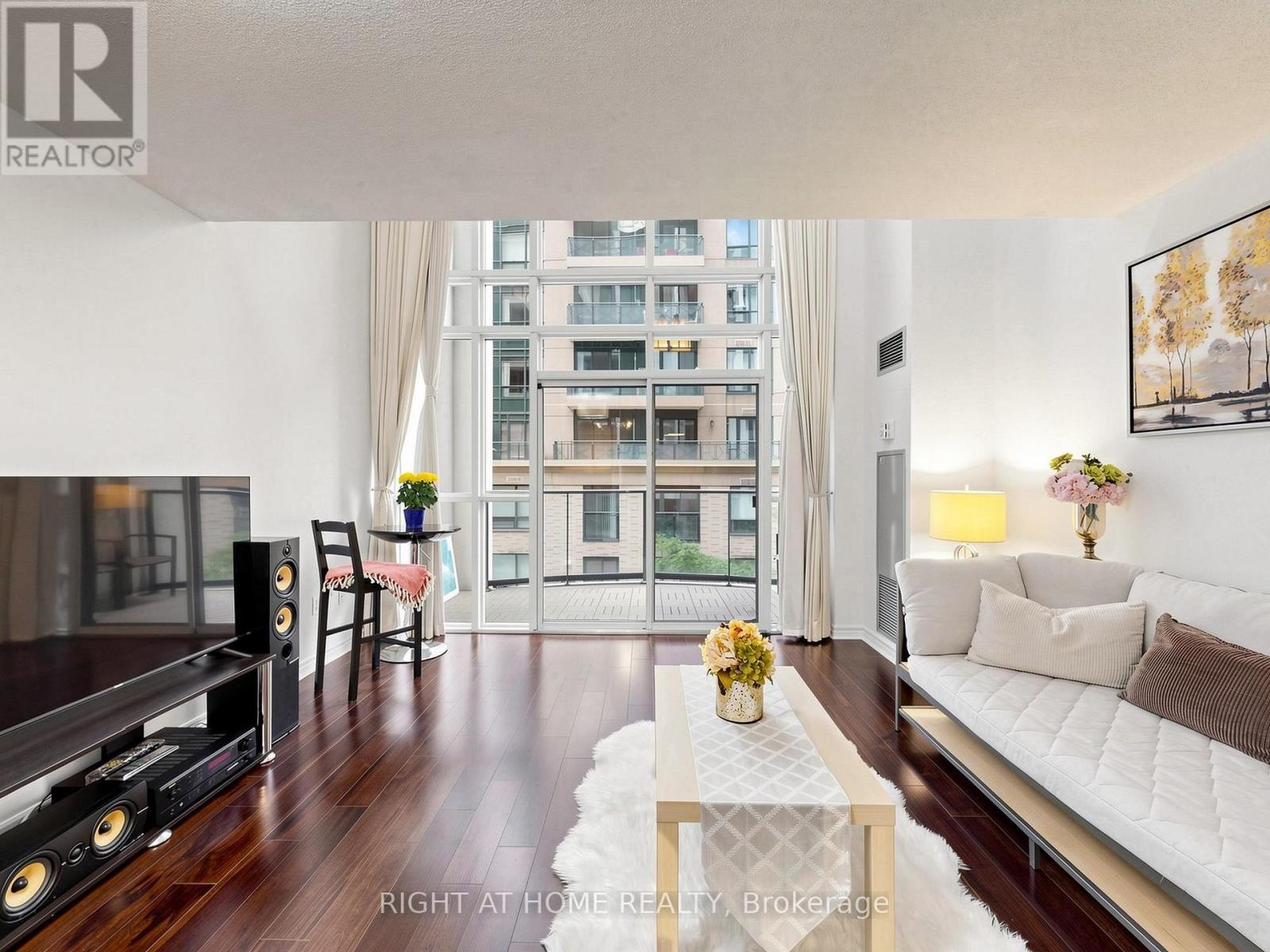 404 - 30 Hayden Street, Toronto, ON - Indoor Photo Showing Living Room