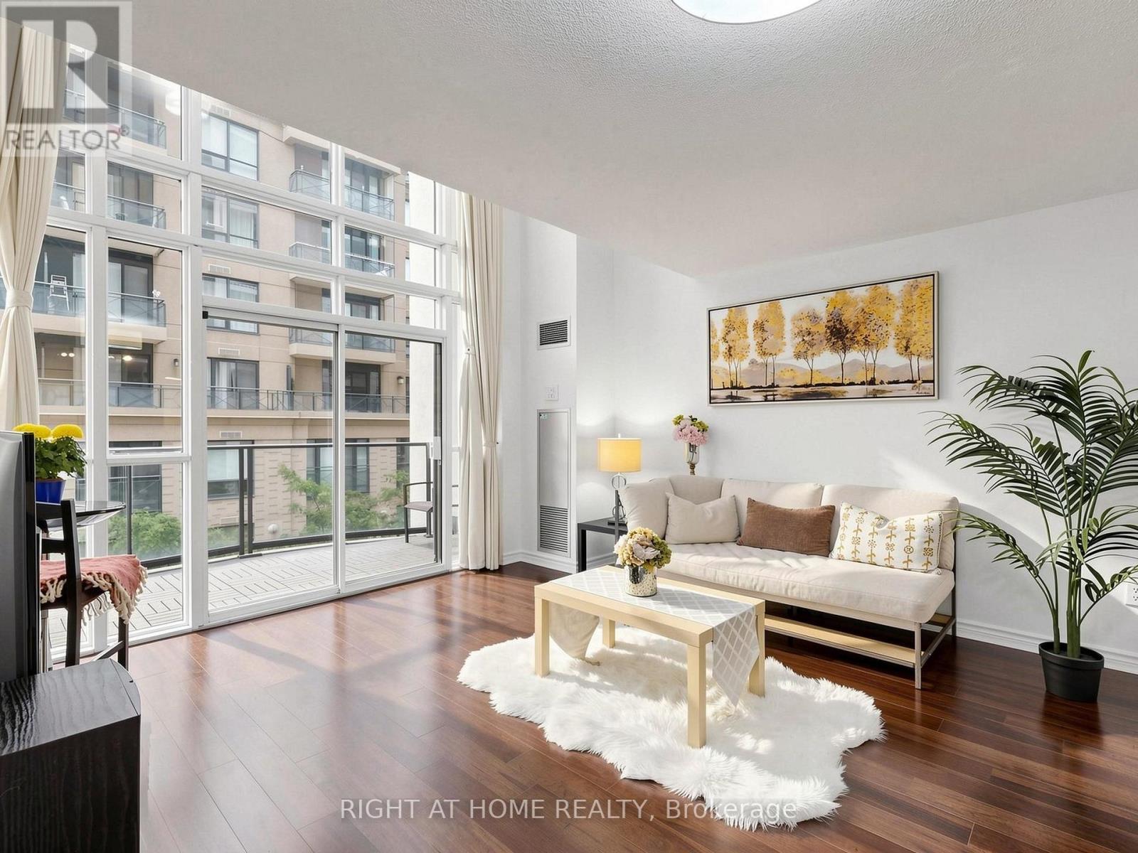 404 - 30 Hayden Street, Toronto, ON - Indoor Photo Showing Living Room