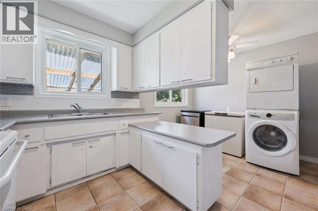 153 Fourth Avenue, Kitchener, ON - Indoor Photo Showing Laundry Room