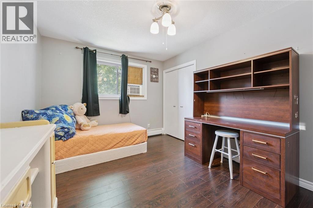 153 Fourth Avenue, Kitchener, ON - Indoor Photo Showing Bedroom