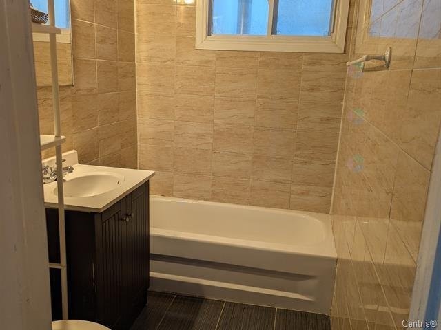 Salle de bains - 8145 Rue Birnam, Montréal (Villeray/Saint-Michel/Parc-Extension), QC - Indoor Photo Showing Bathroom