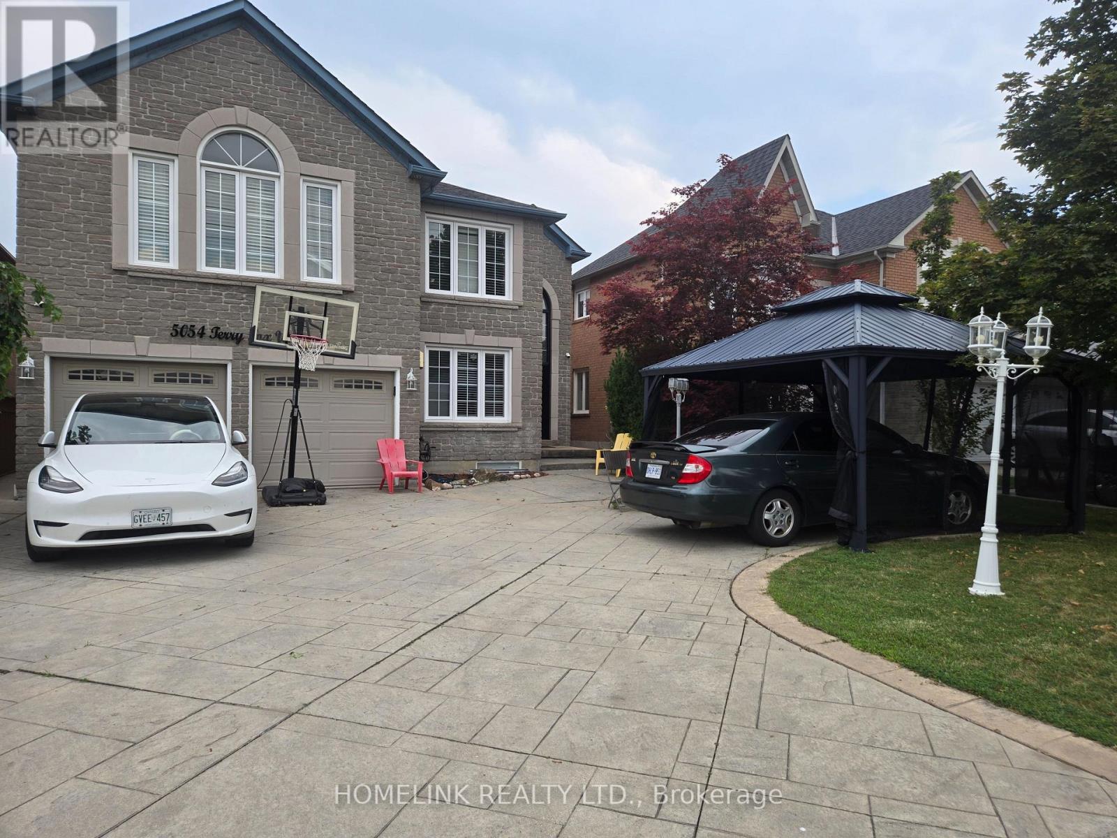 5054 Terry Fox Way, Mississauga, ON - Outdoor