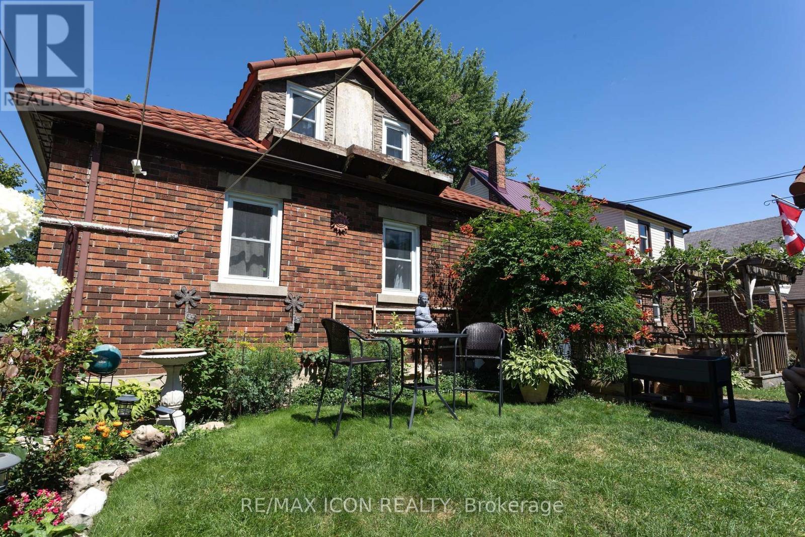 299 Park Street, Kitchener, ON - Outdoor With Exterior