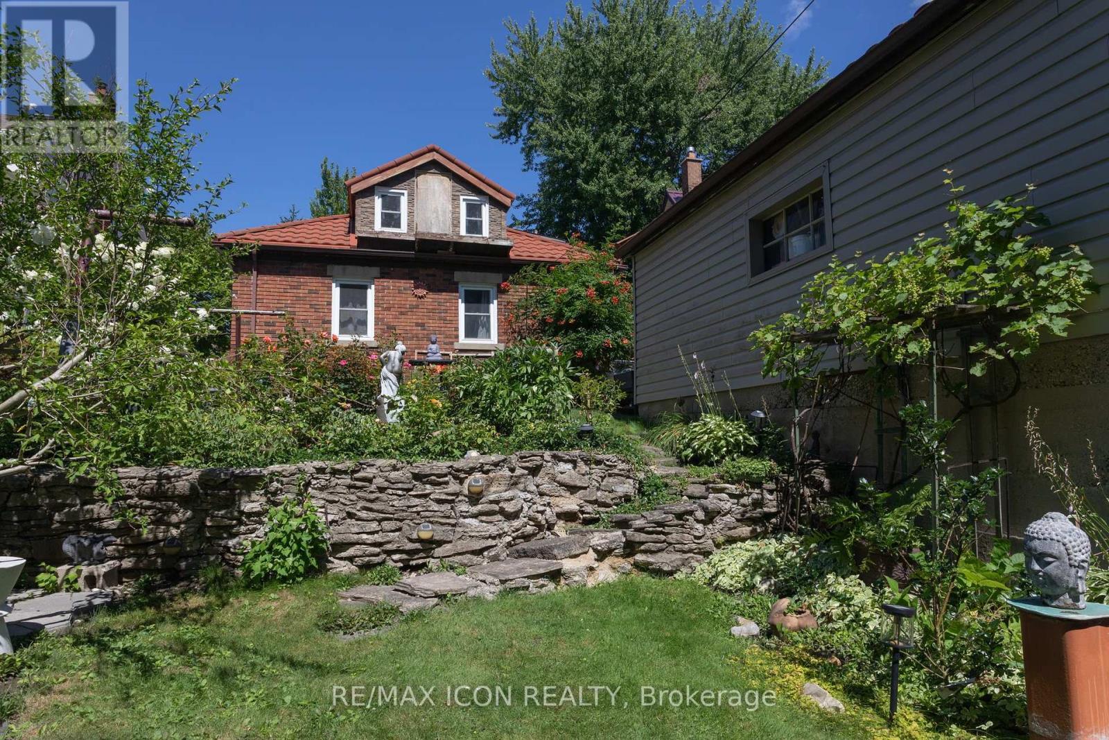 299 Park Street, Kitchener, ON - Outdoor