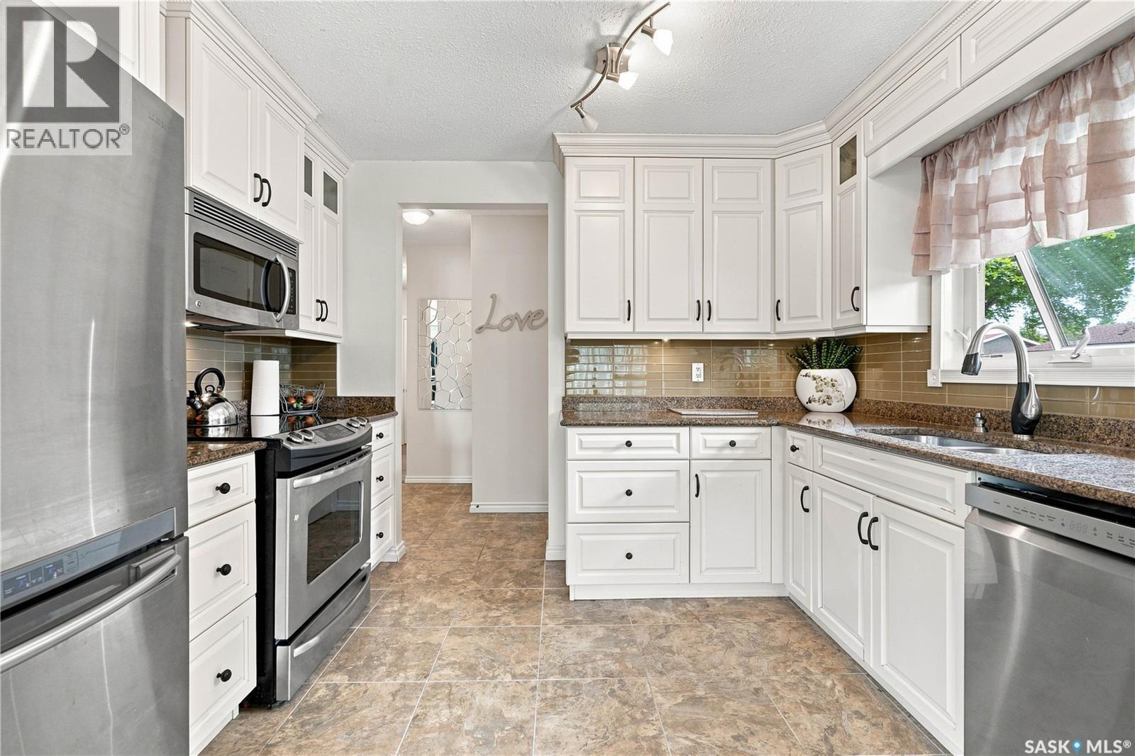 2715 Arlington Avenue, Saskatoon, SK - Indoor Photo Showing Kitchen With Stainless Steel Kitchen With Double Sink