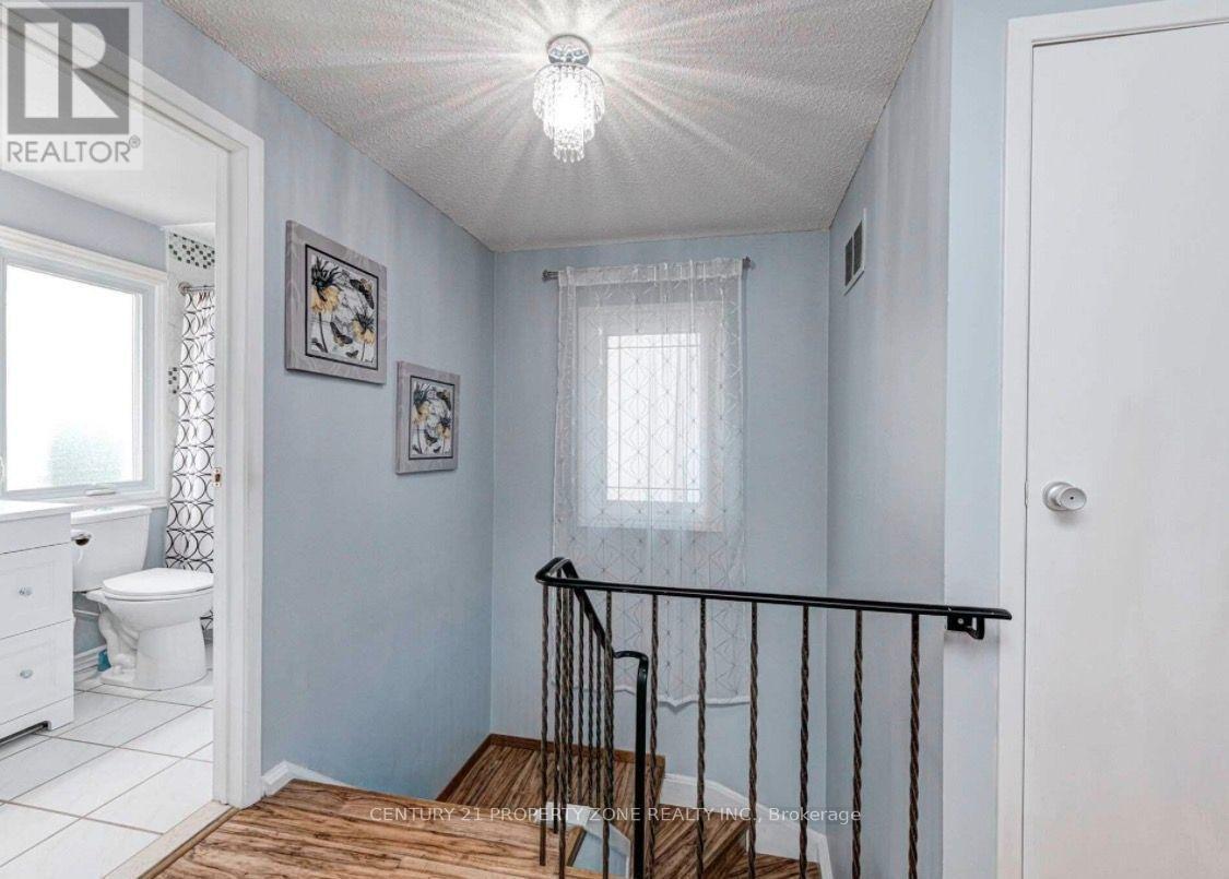 6 Roehampton Crescent W, Brampton, ON