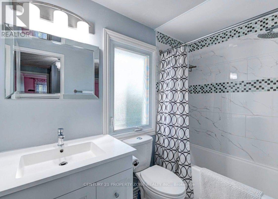 6 Roehampton Crescent W, Brampton, ON
