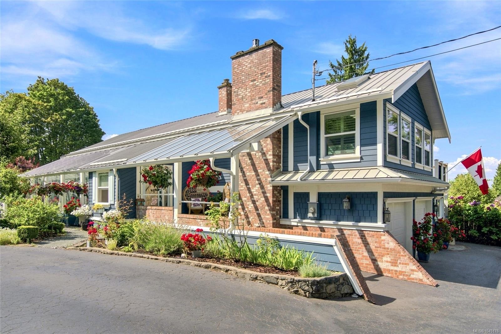 549 Memorial Ave, Qualicum Beach, BC