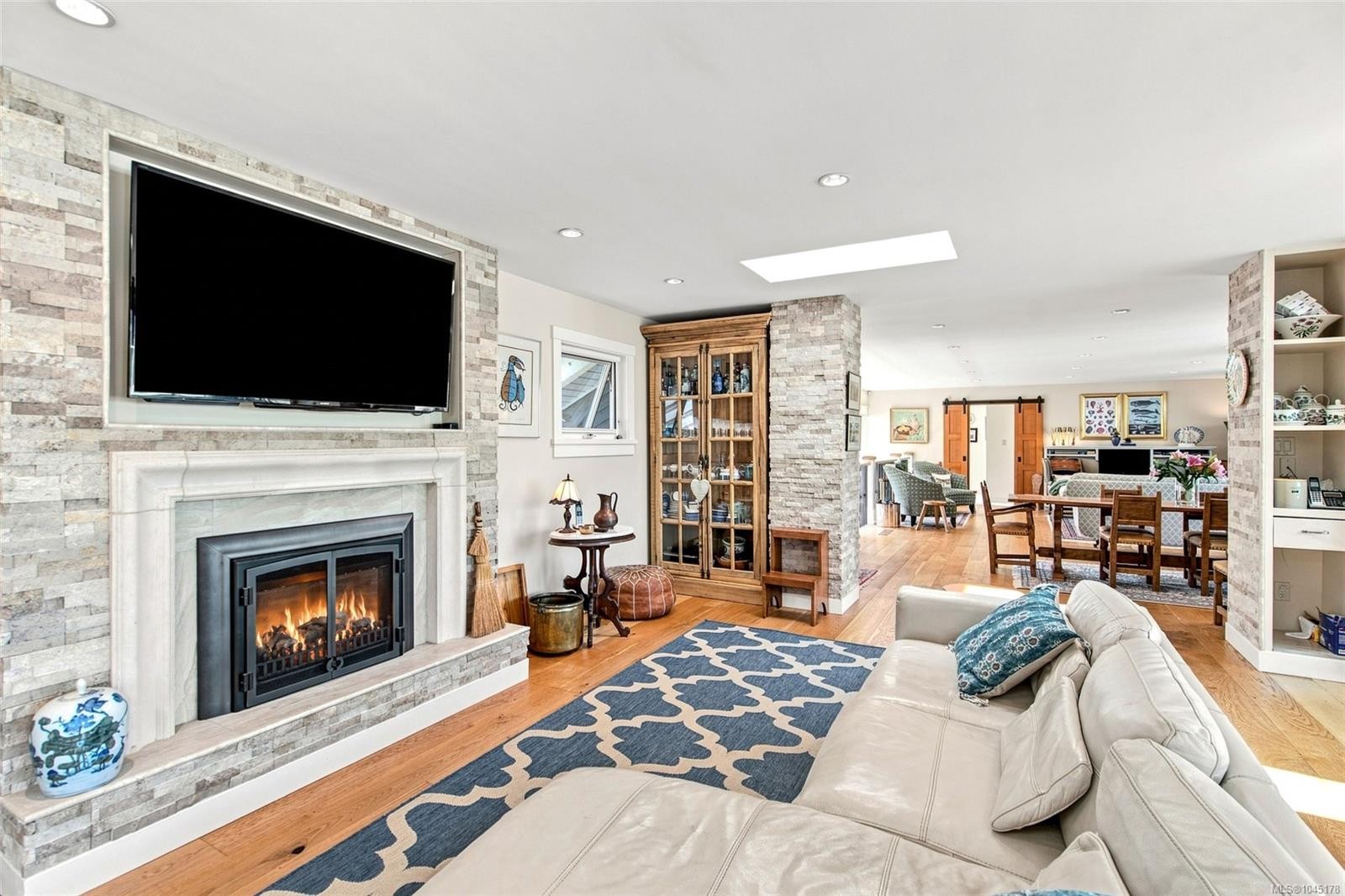 549 Memorial Ave, Qualicum Beach, BC