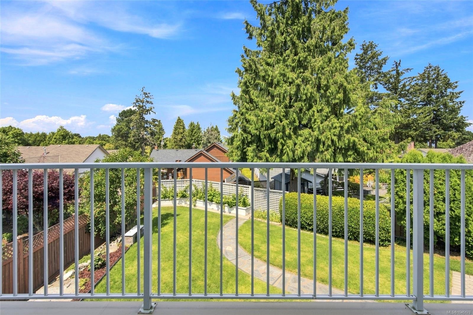549 Memorial Ave, Qualicum Beach, BC