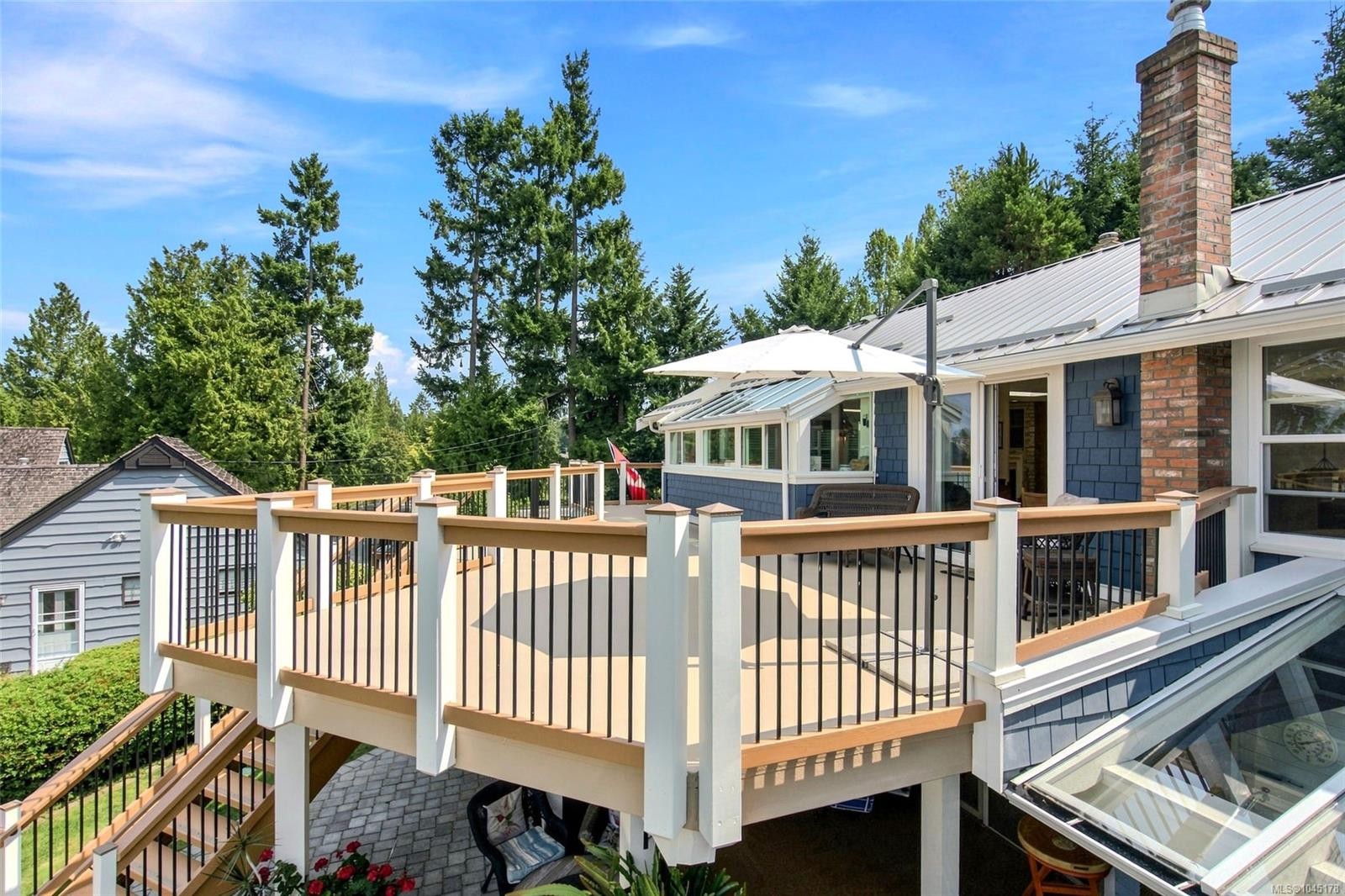 549 Memorial Ave, Qualicum Beach, BC