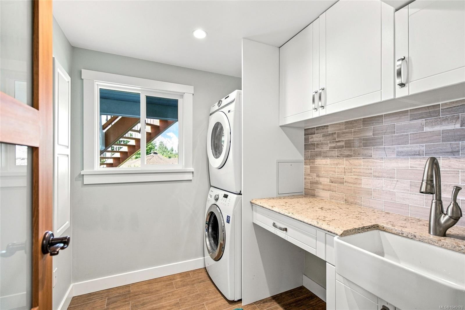 549 Memorial Ave, Qualicum Beach, BC