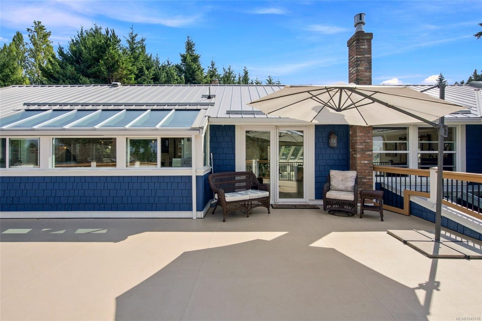 549 Memorial Ave, Qualicum Beach, BC