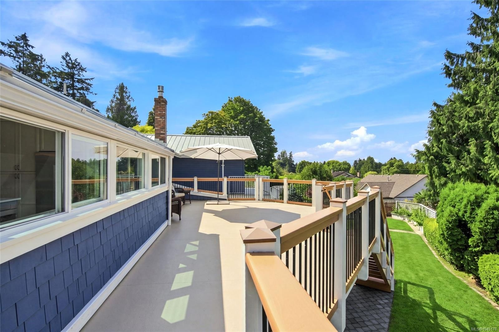 549 Memorial Ave, Qualicum Beach, BC