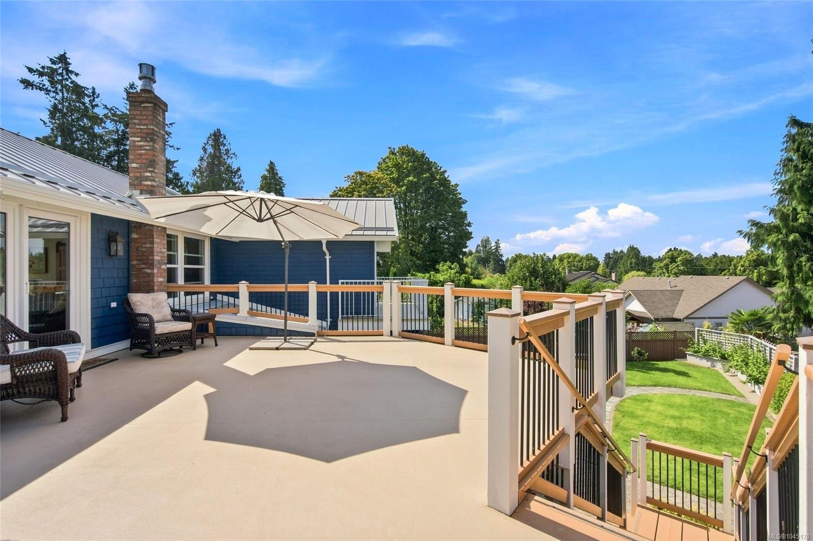 549 Memorial Ave, Qualicum Beach, BC