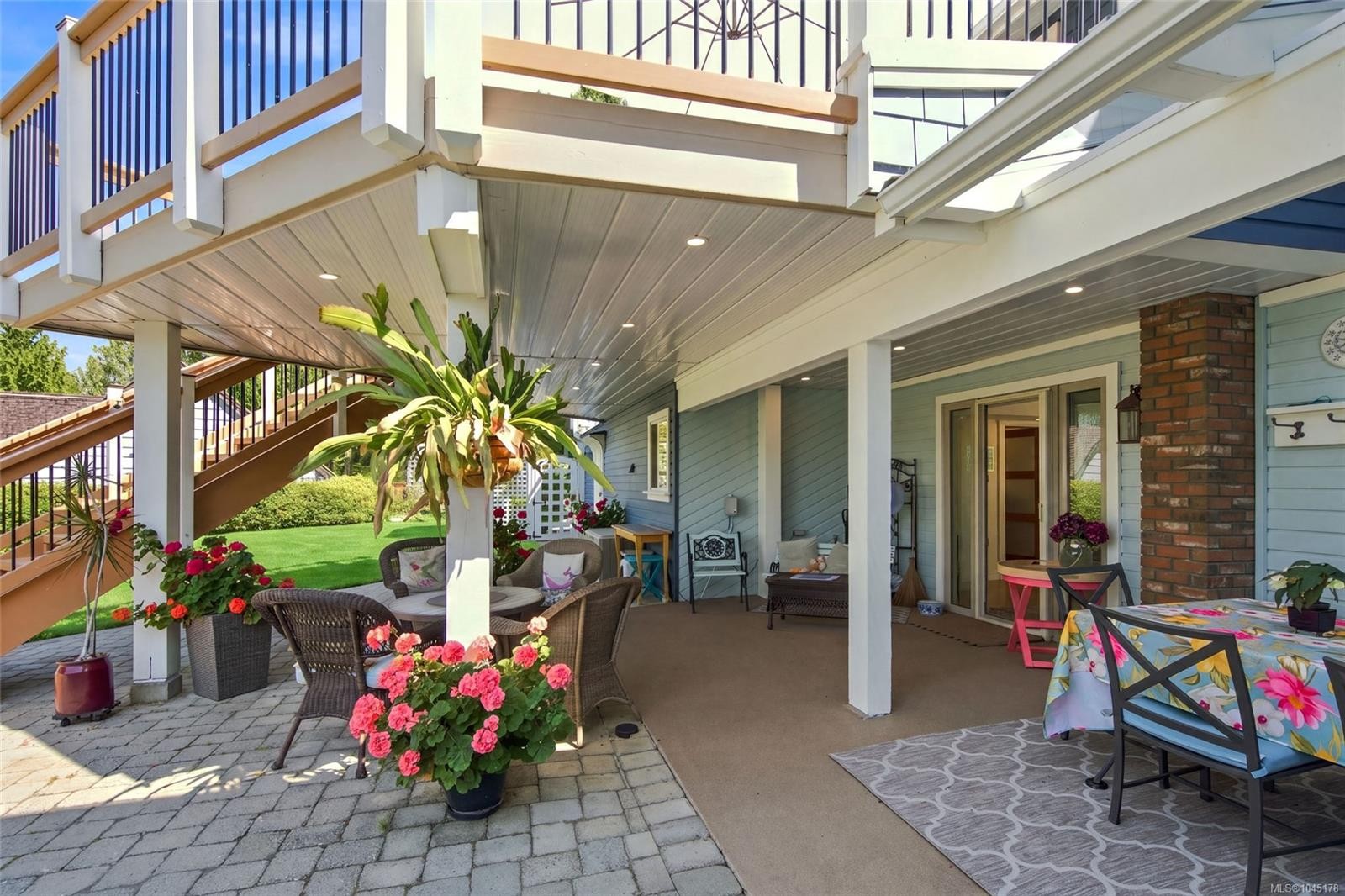 549 Memorial Ave, Qualicum Beach, BC