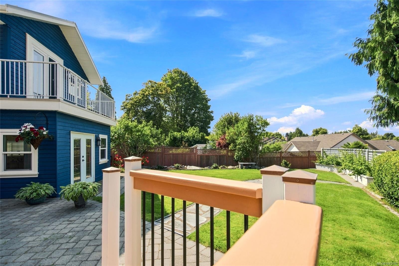 549 Memorial Ave, Qualicum Beach, BC