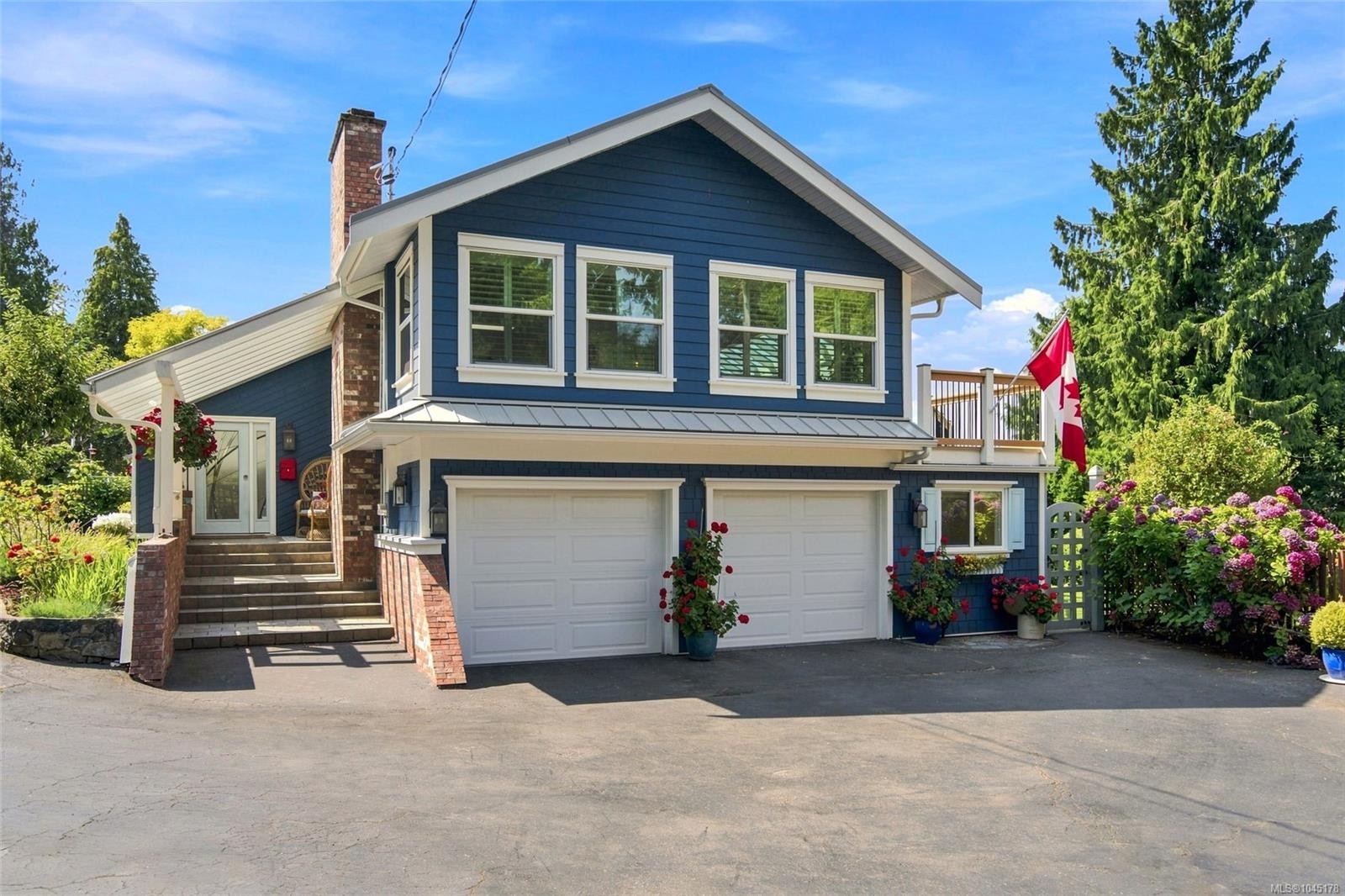549 Memorial Ave, Qualicum Beach, BC