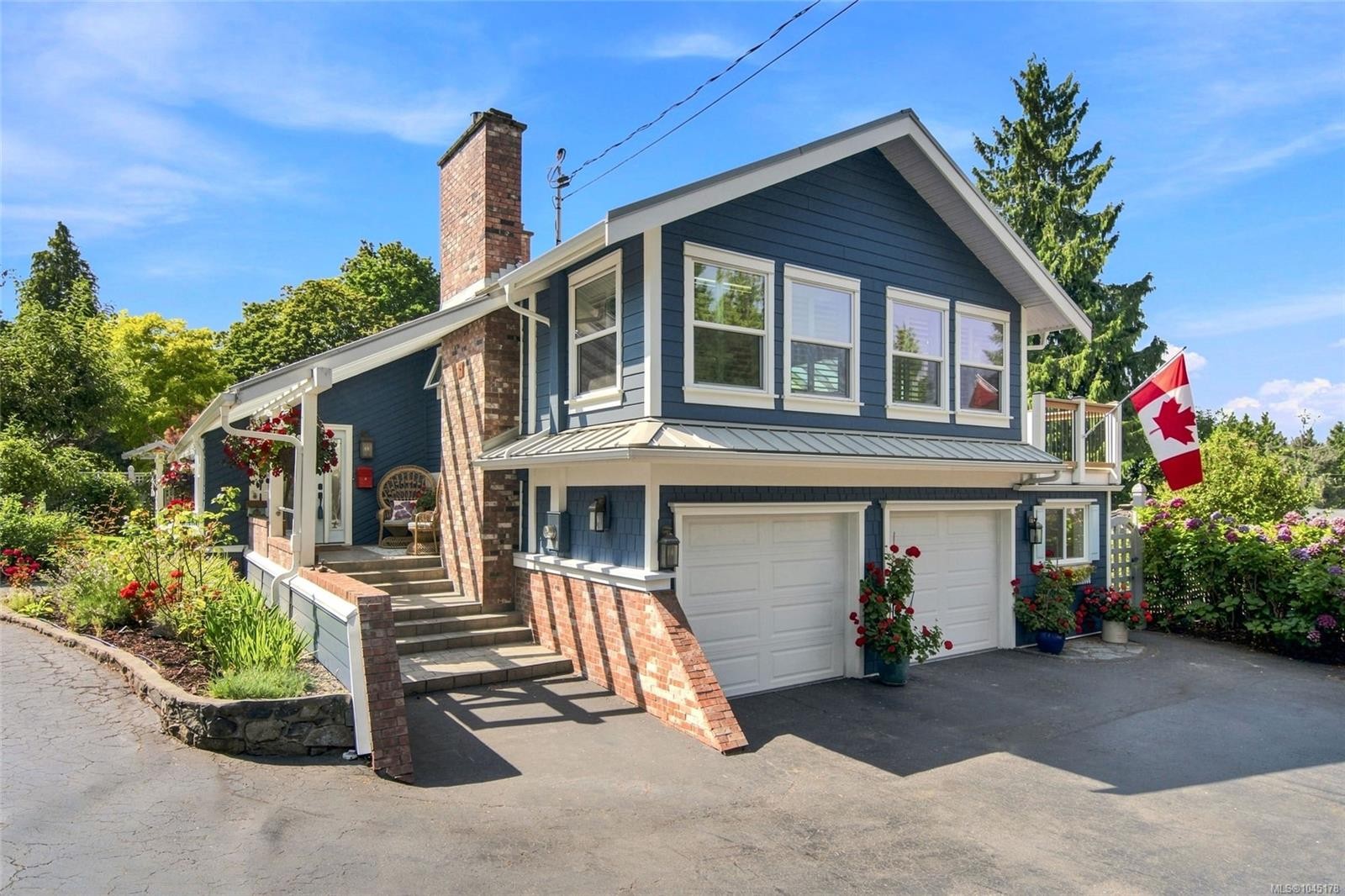 549 Memorial Ave, Qualicum Beach, BC