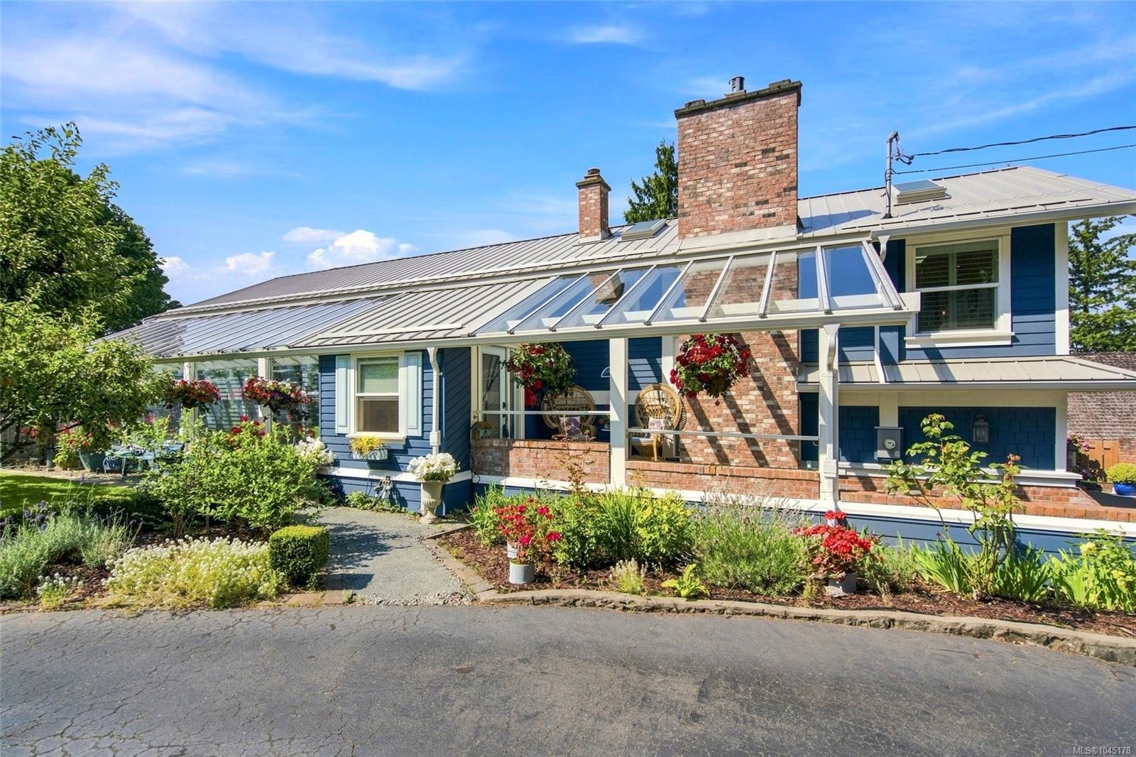 549 Memorial Ave, Qualicum Beach, BC