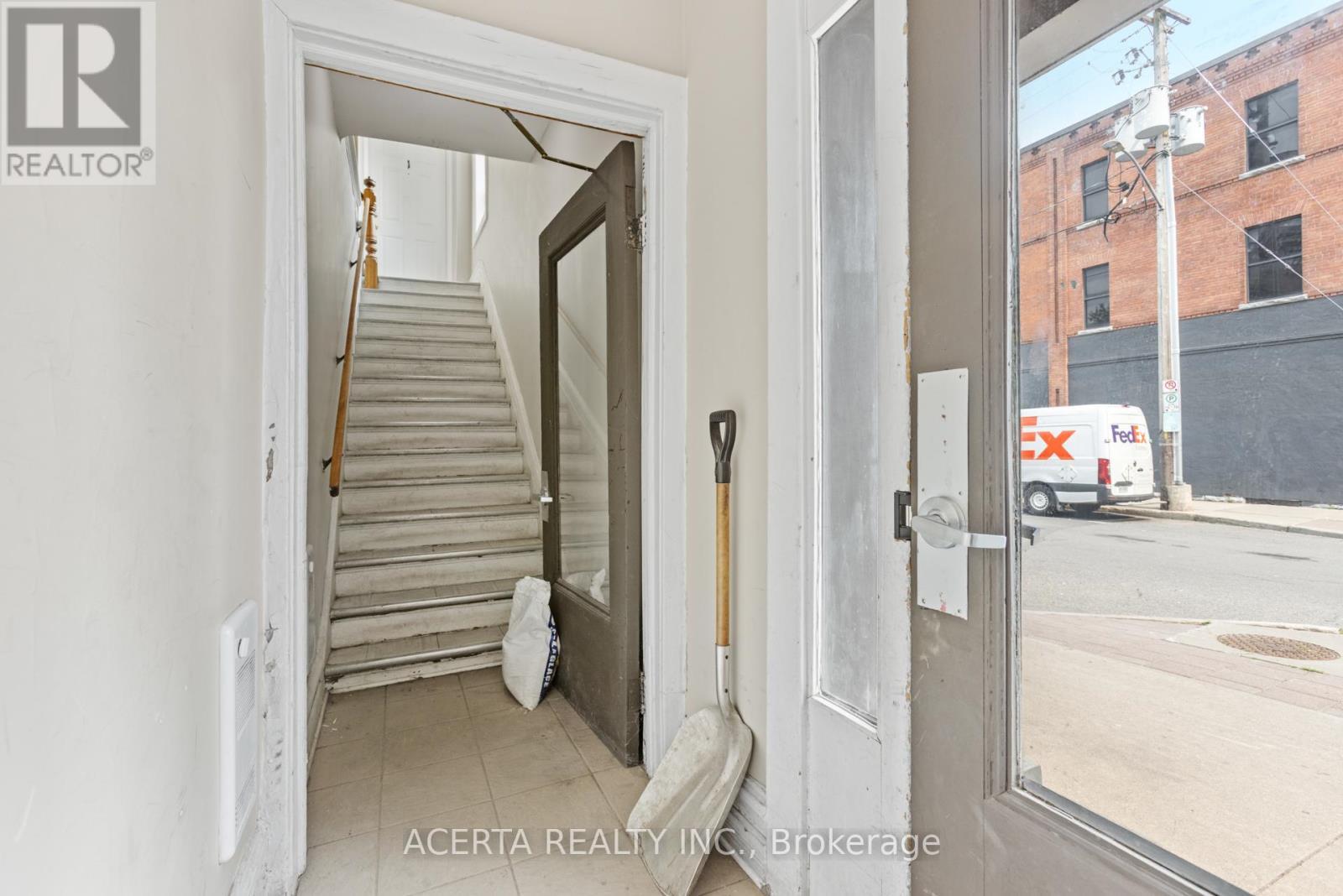 399 Bank Street, Ottawa, ON